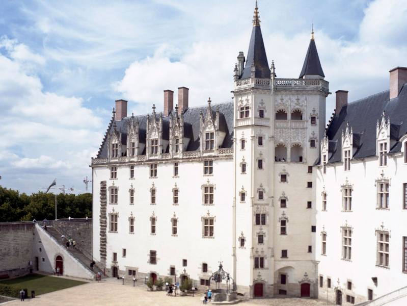 Two weeks : A cruise of castles and the dukes of Brittany - à partir de  euros