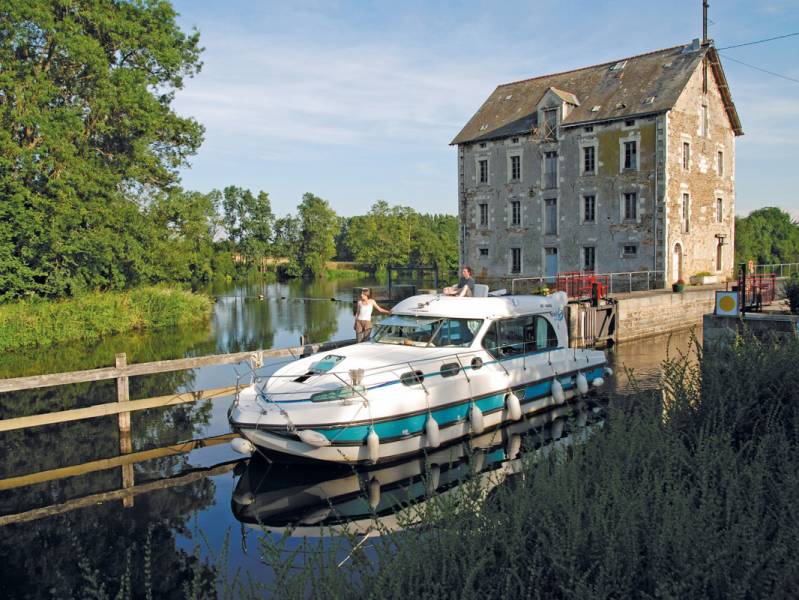 Short break : Mayenne river short break: Discover Anjou from the water - from 649 euros