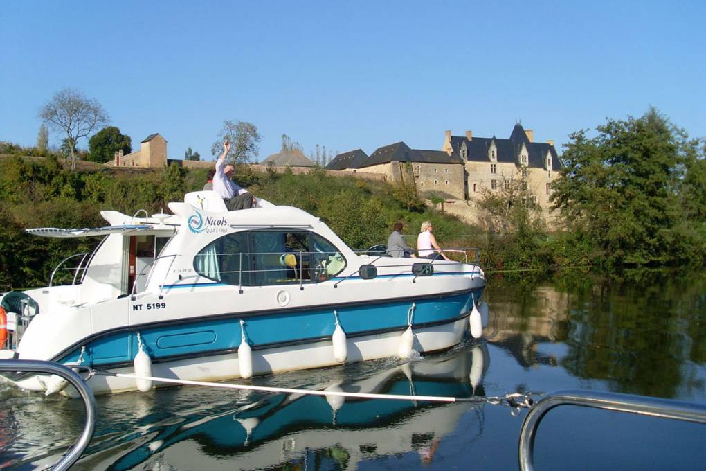Hire a self drive Nicols boat Estivale Quattro in Anjou