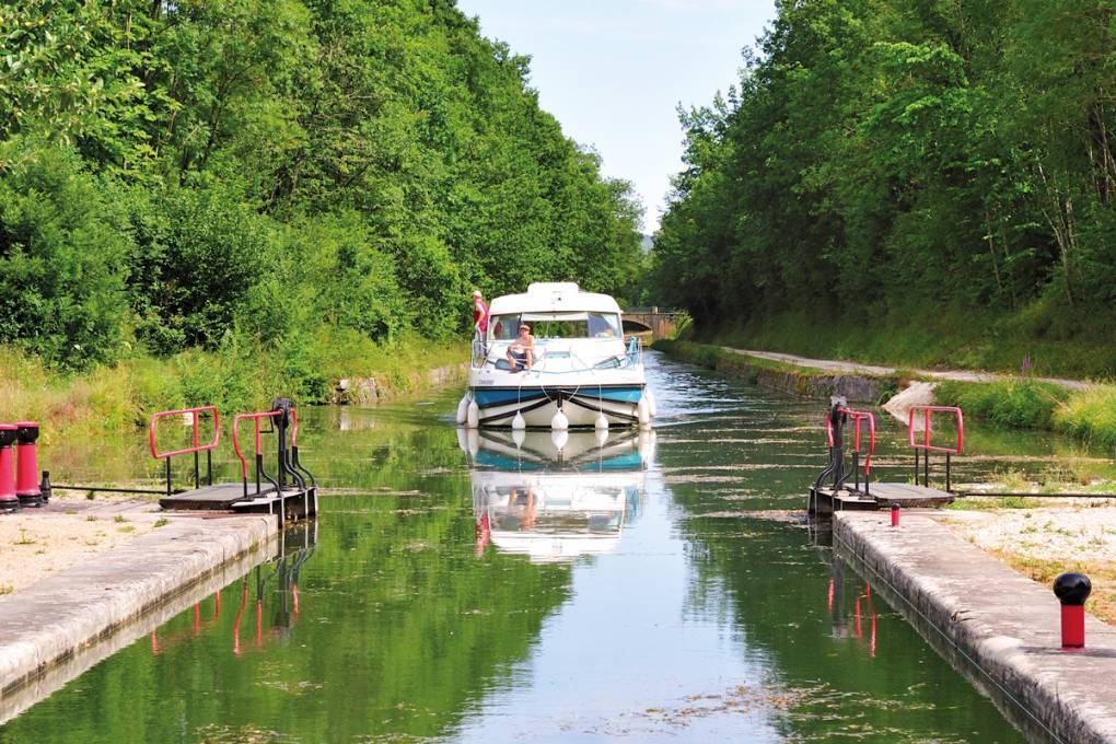 Waterways holidays in Burgundy