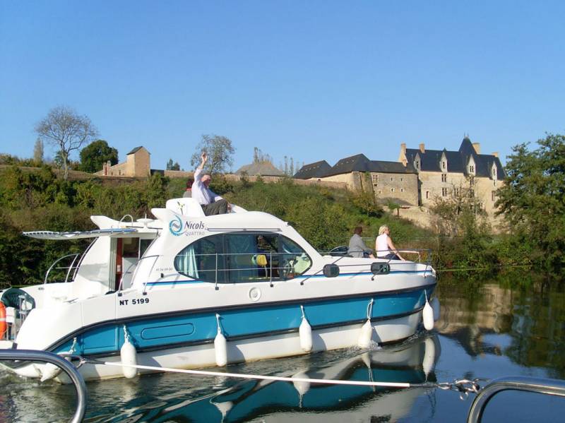 10 days : A 10-day cruise itinerary exploring the river Sarthe - from 1430 euros