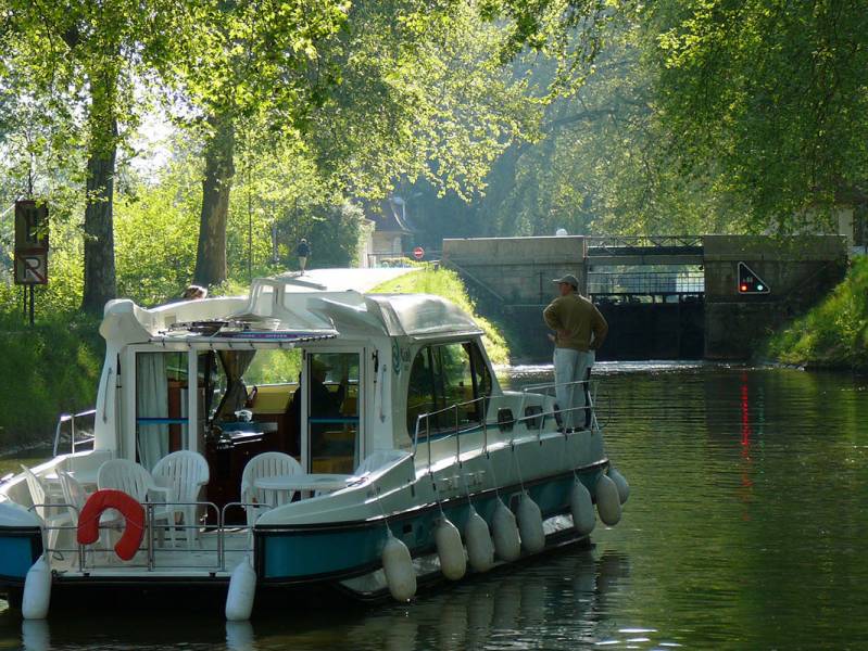 One week : Cruise on the Rhône-Rhine canal Discover the historic Doubs valley - from 979 euros