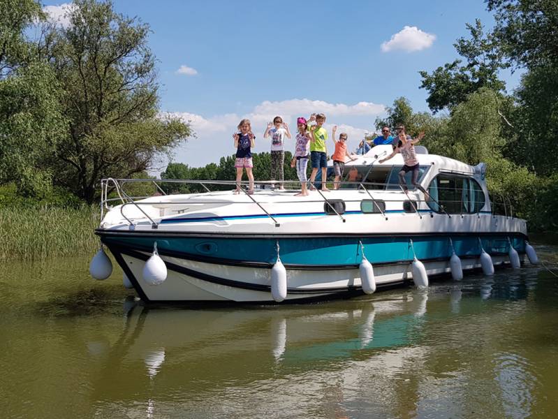 One week : A boating holiday in the heart of the Hungarian - from 1777 euros